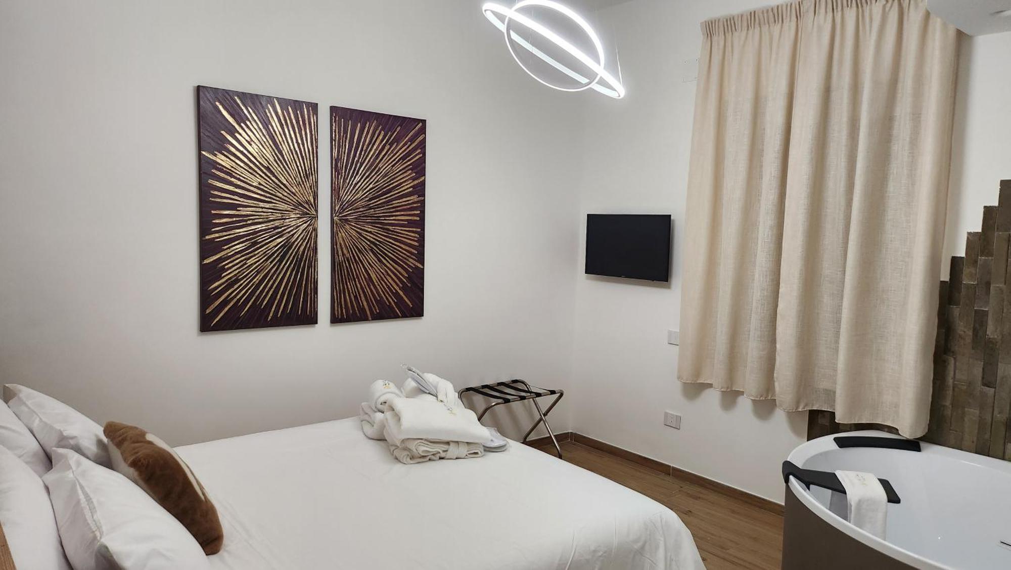 Three Moons Boutique House/Calypso Apartment Салерно Екстериор снимка