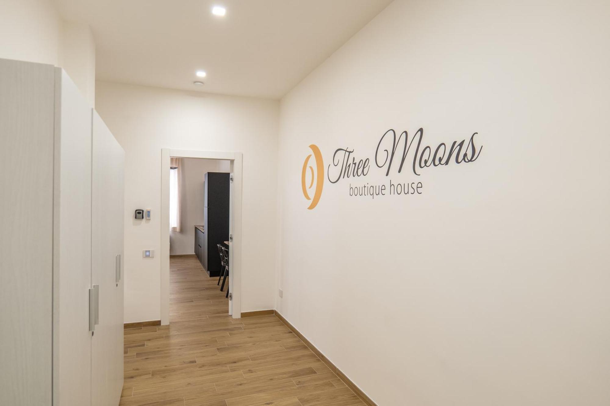 Three Moons Boutique House/Calypso Apartment Салерно Екстериор снимка