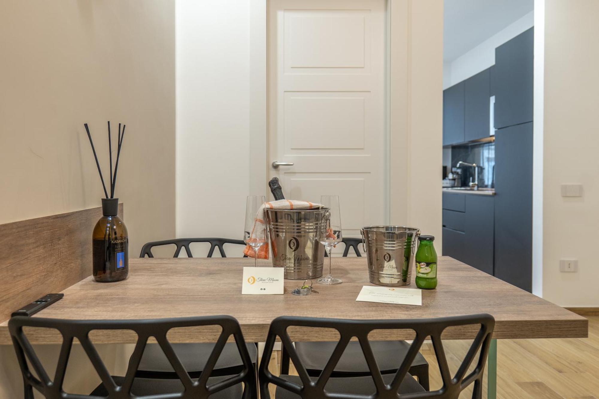 Three Moons Boutique House/Calypso Apartment Салерно Екстериор снимка