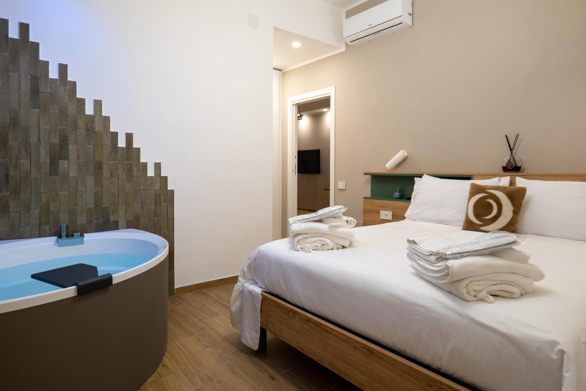 Three Moons Boutique House/Calypso Apartment Салерно Екстериор снимка